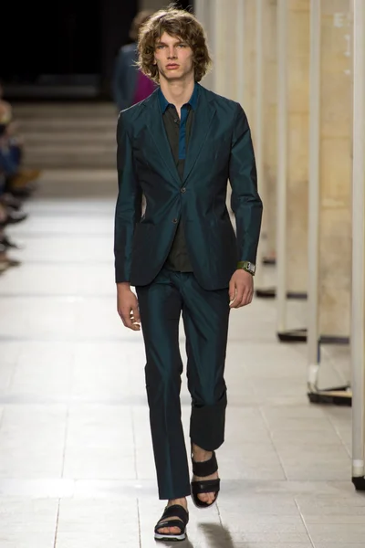 Look 33